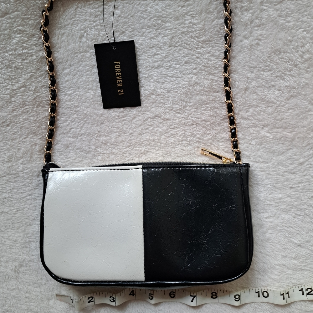 NWT FOREVER 21 BLACK & WHITE SMALL PURSE